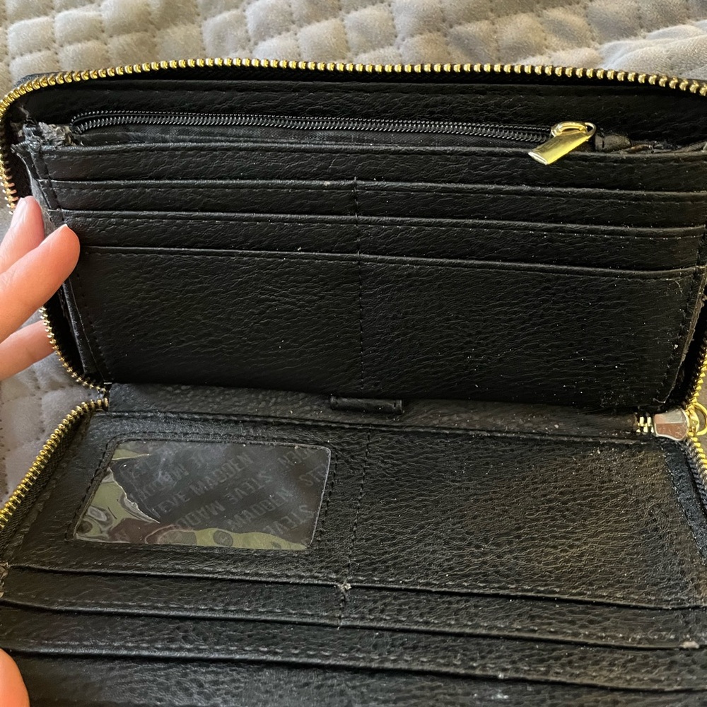 Steve Madden Black Embossed Wallet Clutch, removable strap, multiple pockets - Picture 4 of 8